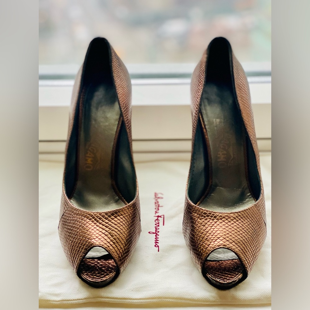 Salvatore Ferragamo - Peep Toe Platform Pump Heels Metallic Brown 8b